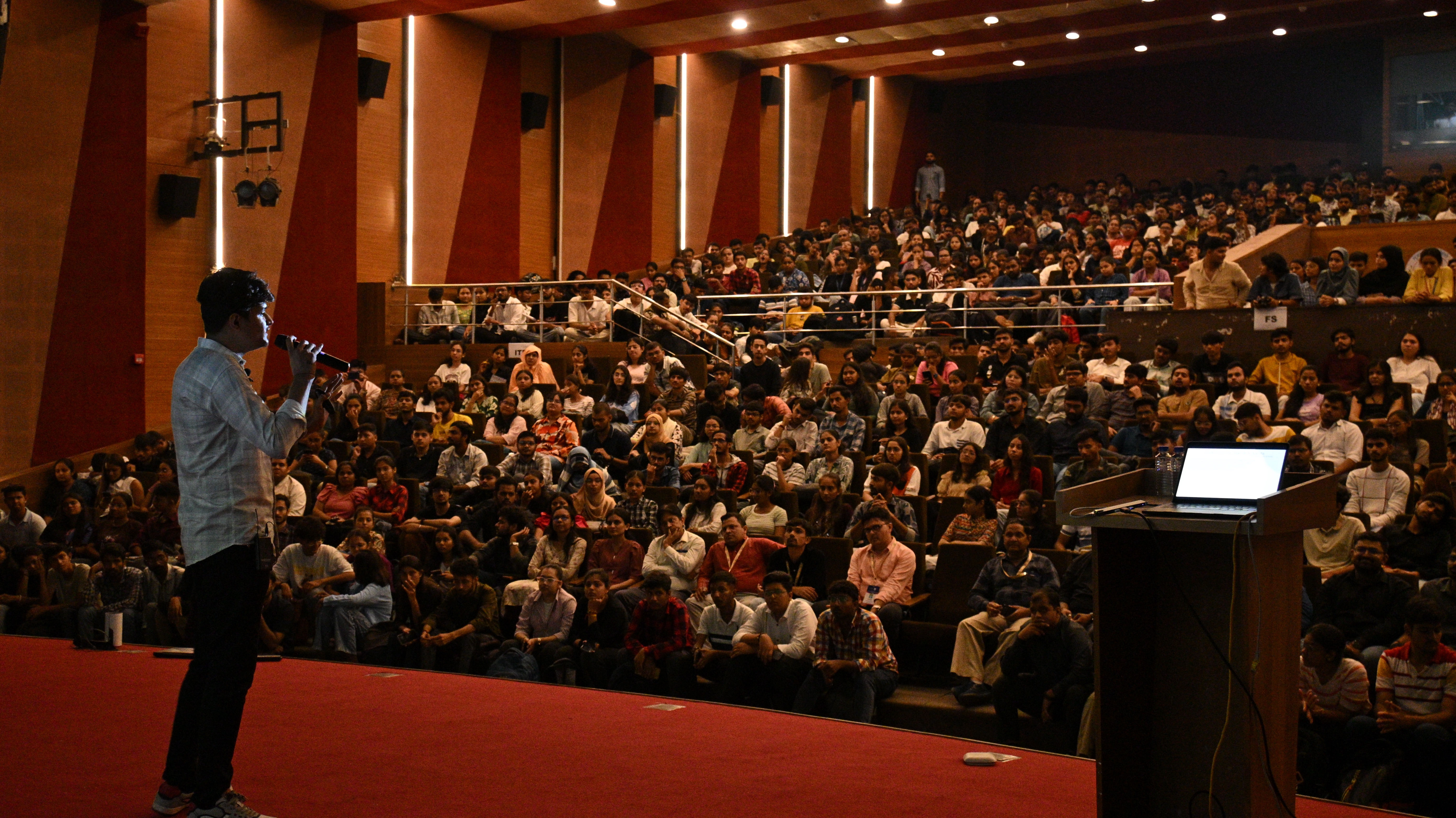 Ronit Gandhi | Workshop Gujarat University 7